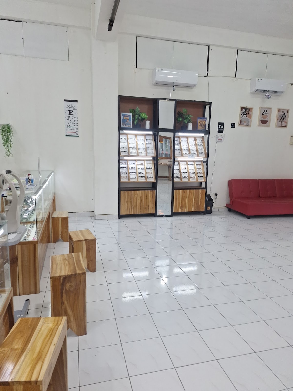 Optik B. Riski Gianyar